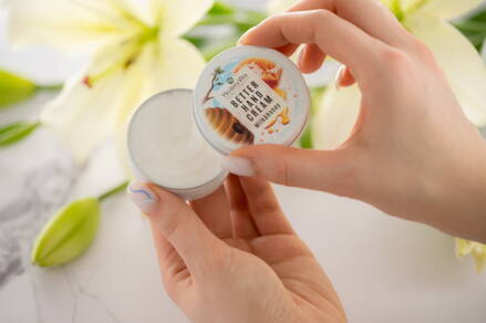 KRÉM NA RUKY A NECHTY – MED A MLIEKO, 30ml